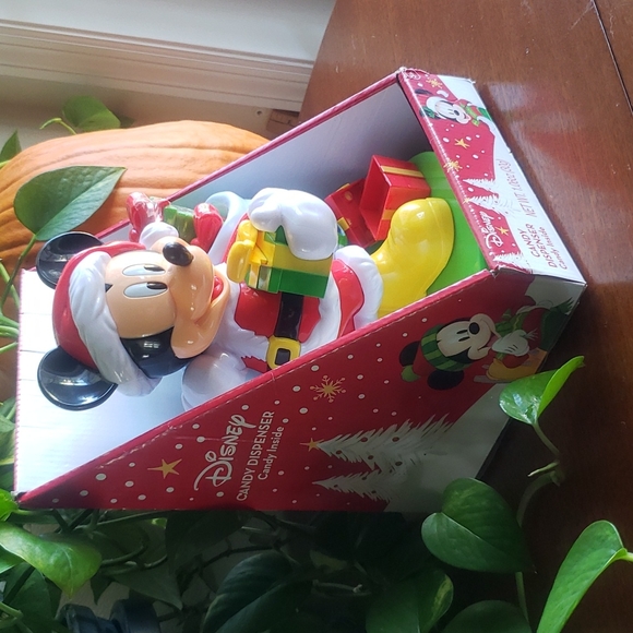 New Disney Mickey Mouse Candy Dispenser Santa Christmas presents - Picture 4 of 14
